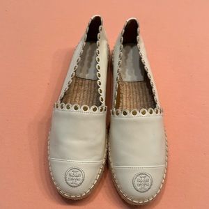 New Tory Burch Leather,Gold Embellish Ivory Shoe. Size 8.5.